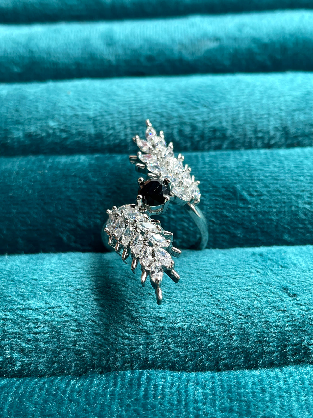 Veliora Ring- AGLEAM